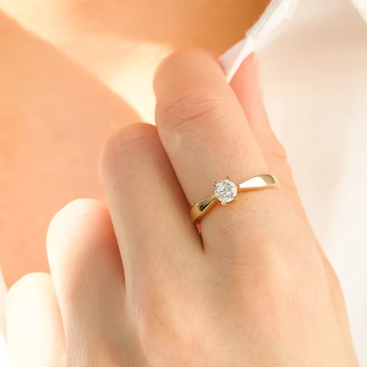 5,4 mm zirkoni solitaire-sormus 9 karaatin kultaa