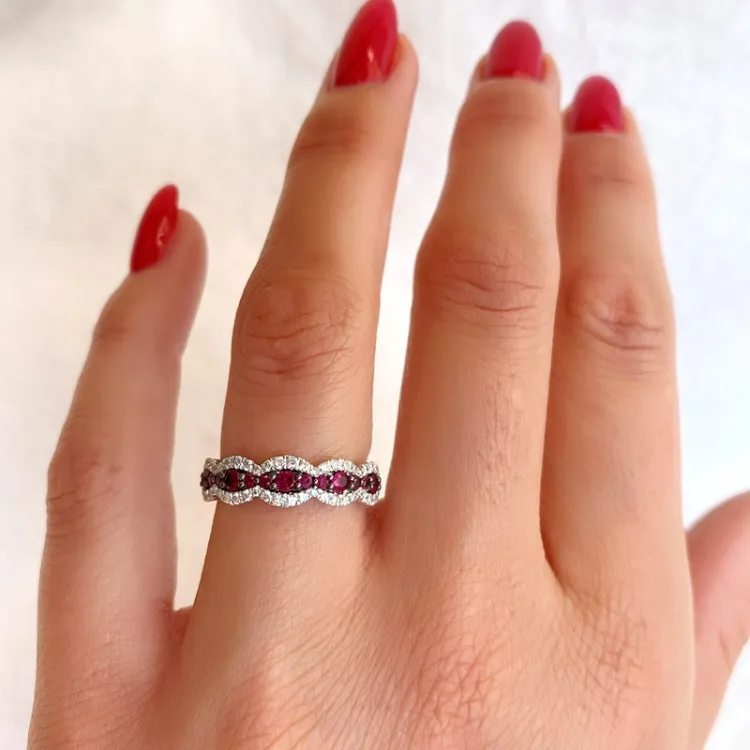 rubiini timanttisormus 14 karaatin valkokultaa 0,58 ct 0,34 ct