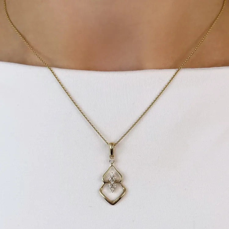 abstrakti timanttiriipus 14 karaatti kultaa 0,18 ct