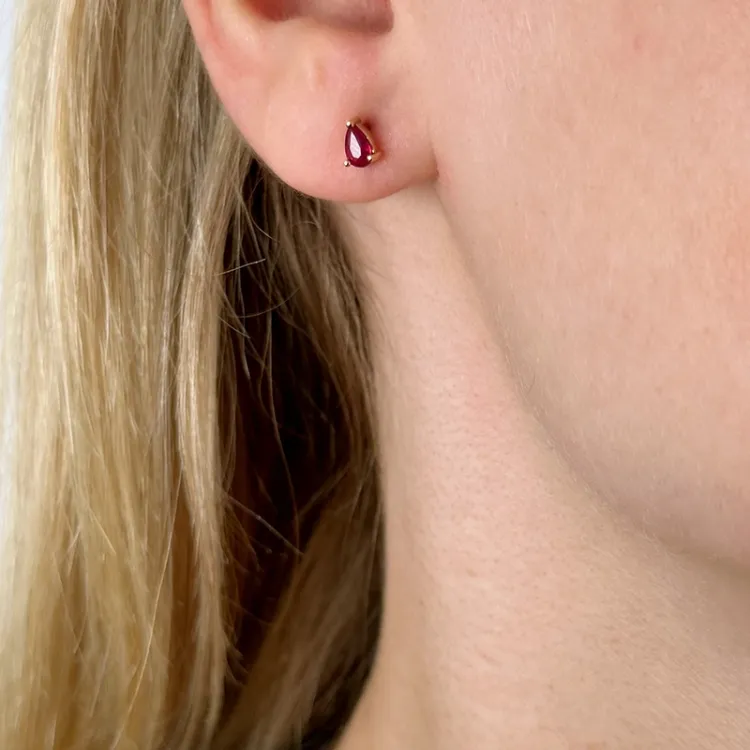 2 x 0,26 ct koru punaista rubiini nappikorvakorut 14 karaatin kultaa kanssa rubiini