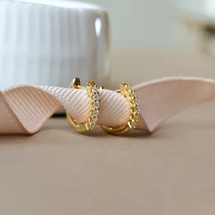 13 mm timantti rengas 14 karaatin kultaa kanssa timantti