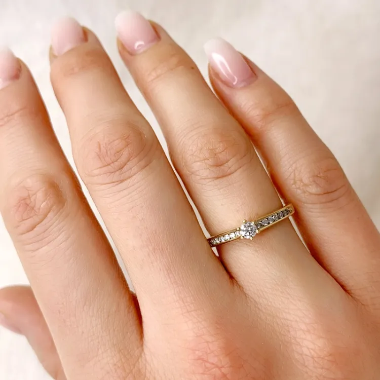 valkoinen timantti kulta sormus 14 karaatin kultaa 0,14 ct 0,08 ct