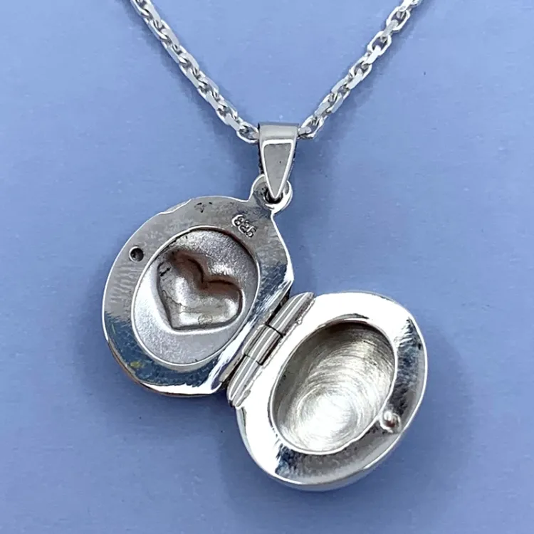 11 x 12 mm medaljonki  hopeaa