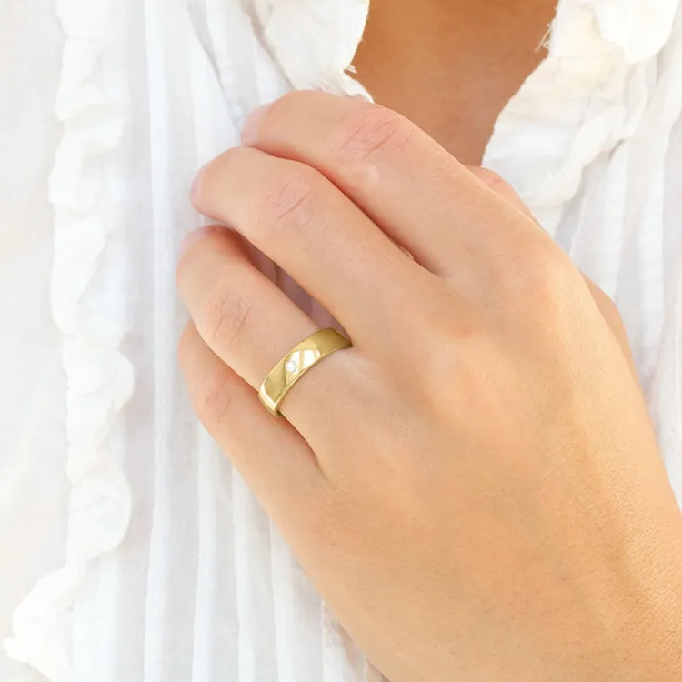 5 mm vihkisormusta 9 karaatin kultaa 0,03 ct - setit