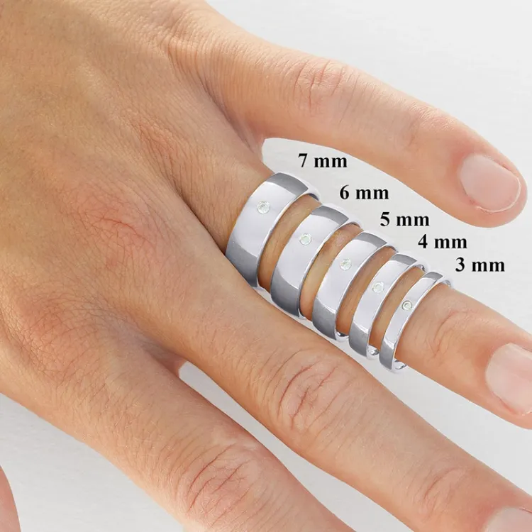6 ja 4 mm vihkisormusta 9 karaatin valkokultaa 0,03 ct - setit