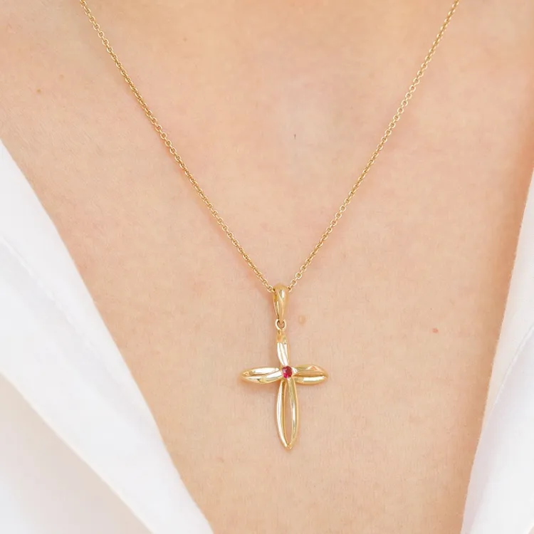 Elegantti risti rubiini riipus 9 karaatti kultaa 0,04 ct