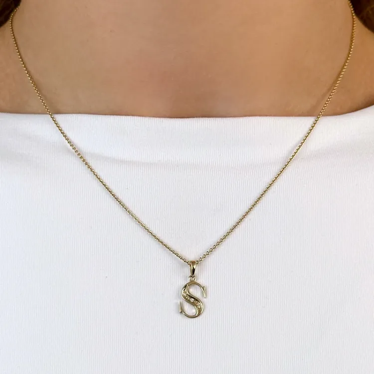 S-kirjain timanttiriipus 9 karaatti kultaa 0,02 ct