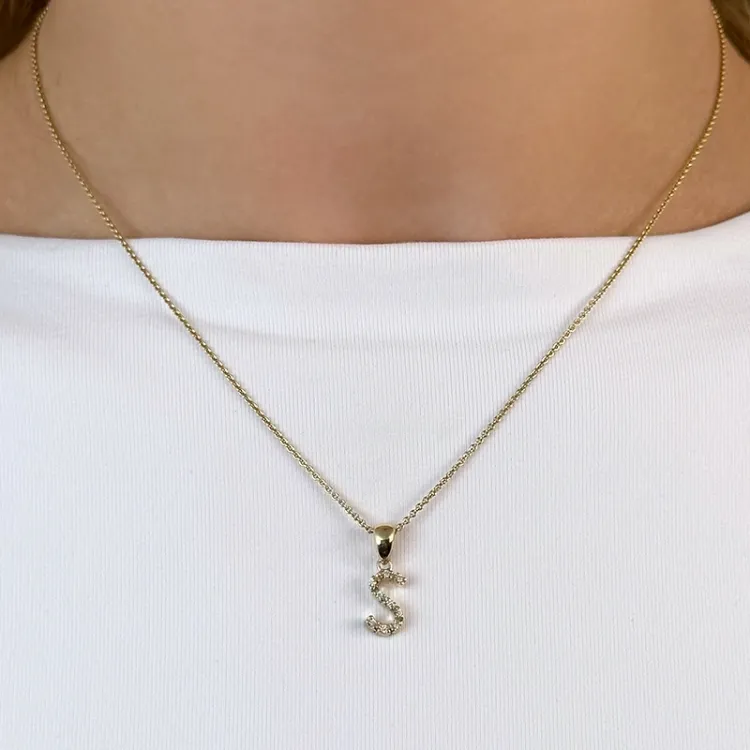 S-kirjain timantti riipus 9 karaatti kultaa 0,05 ct