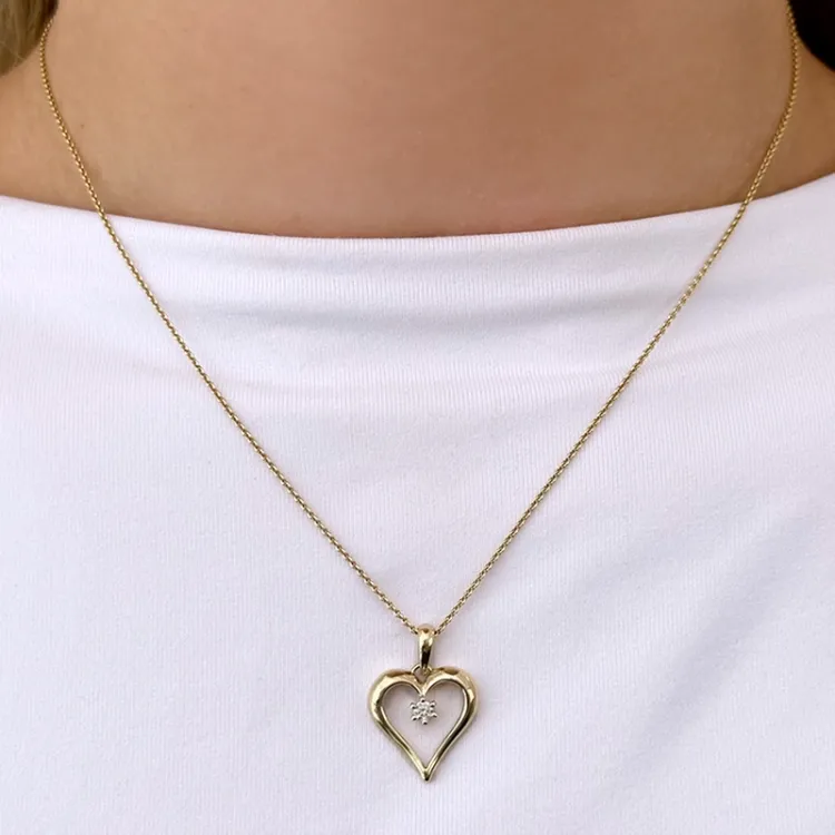 sydän timanttiriipus 9 karaatti kultaa 0,08 ct