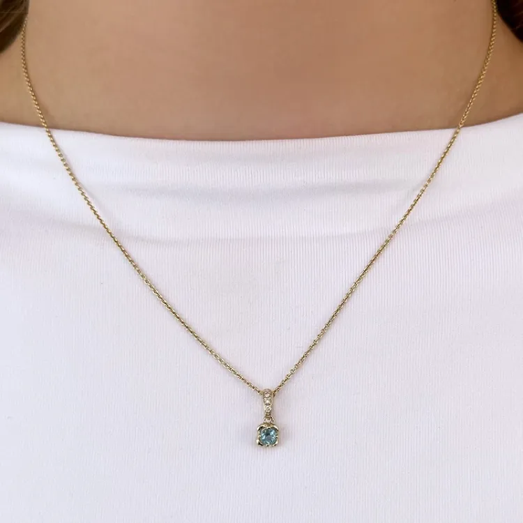 kukka topaasi timanttiriipus 9 karaatti kultaa 0,03 ct 0,21 ct