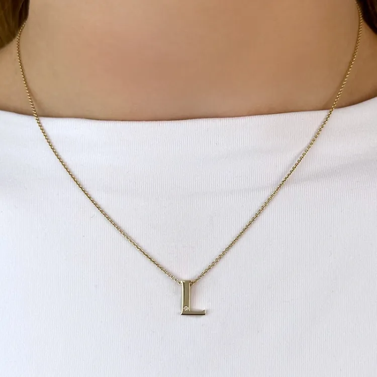 L-kirjain timantti riipus 9 karaatti kultaa 0,01 ct