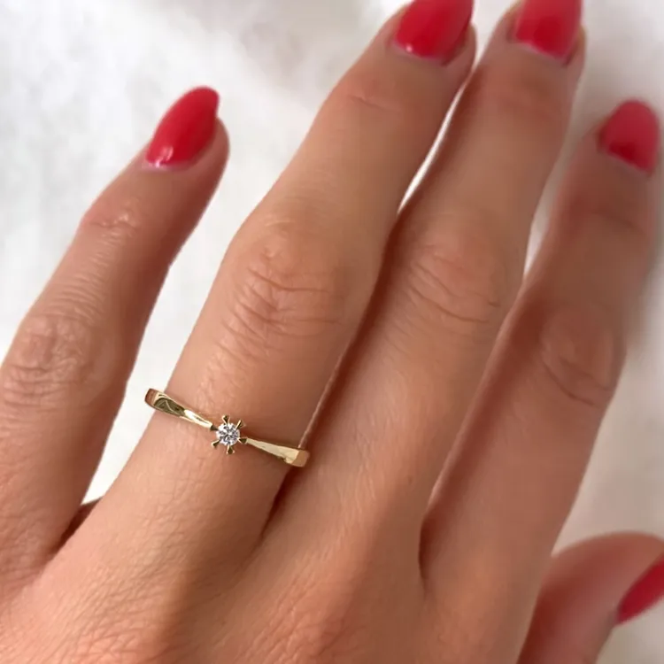 0,05 ct solitaire-sormus 14 karaatin kultaa 0,05 ct