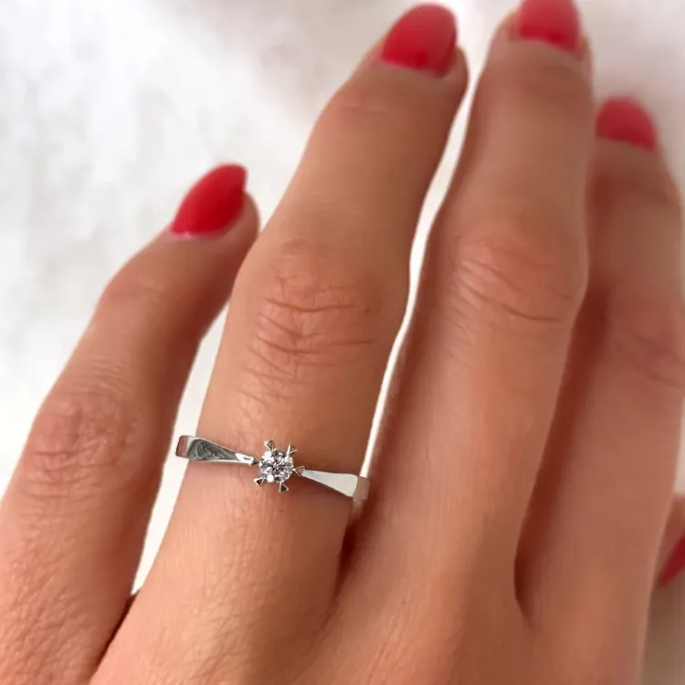 0,10 ct timantti solitaire-sormus 14 karaatin valkokultaa 0,10 ct