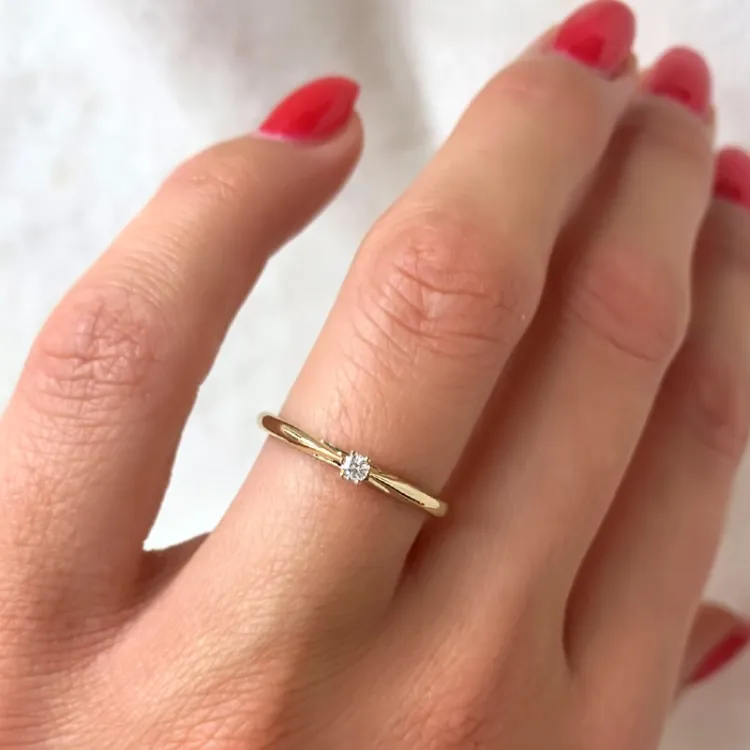 0,05 ct timantti solitaire-sormus 14 karaatin kultaa 0,05 ct