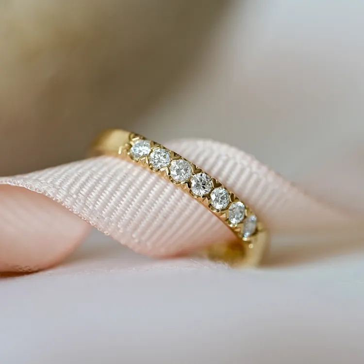 timantti alianssisormus 14 karaatin kultaa 0,24 ct