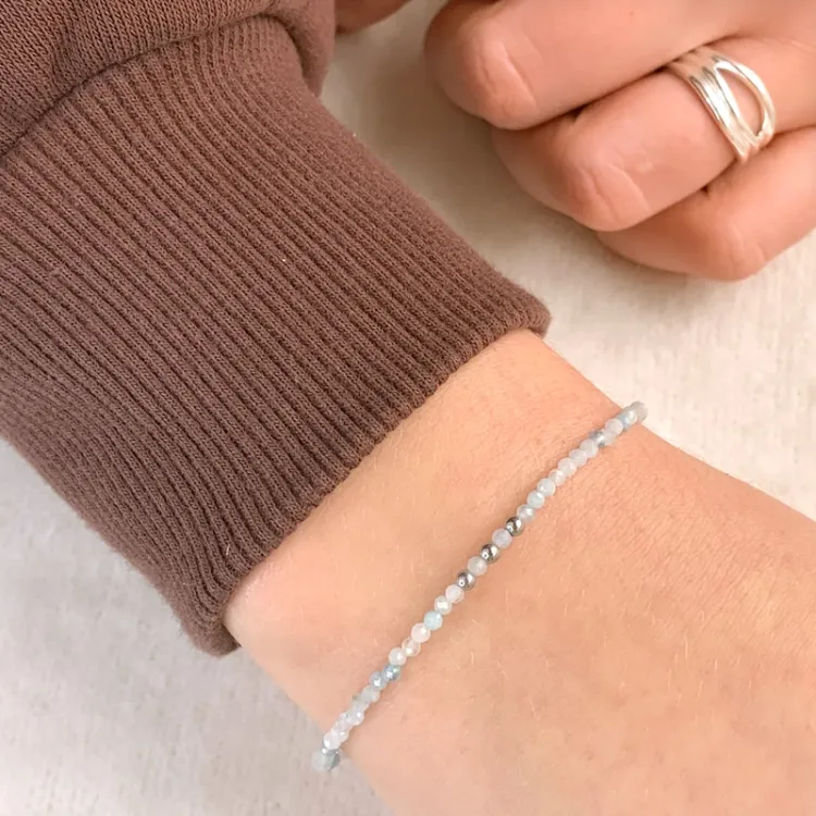 rannekoru  akvamariinia ja 3 hematite - Loom Stones