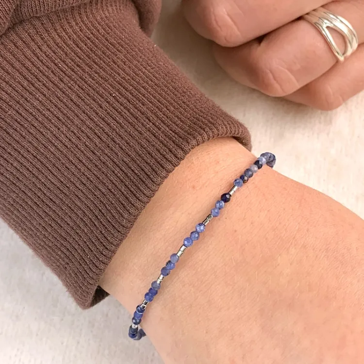 kivi rannekoru  sodaliitti ja hematite - Loom Stones