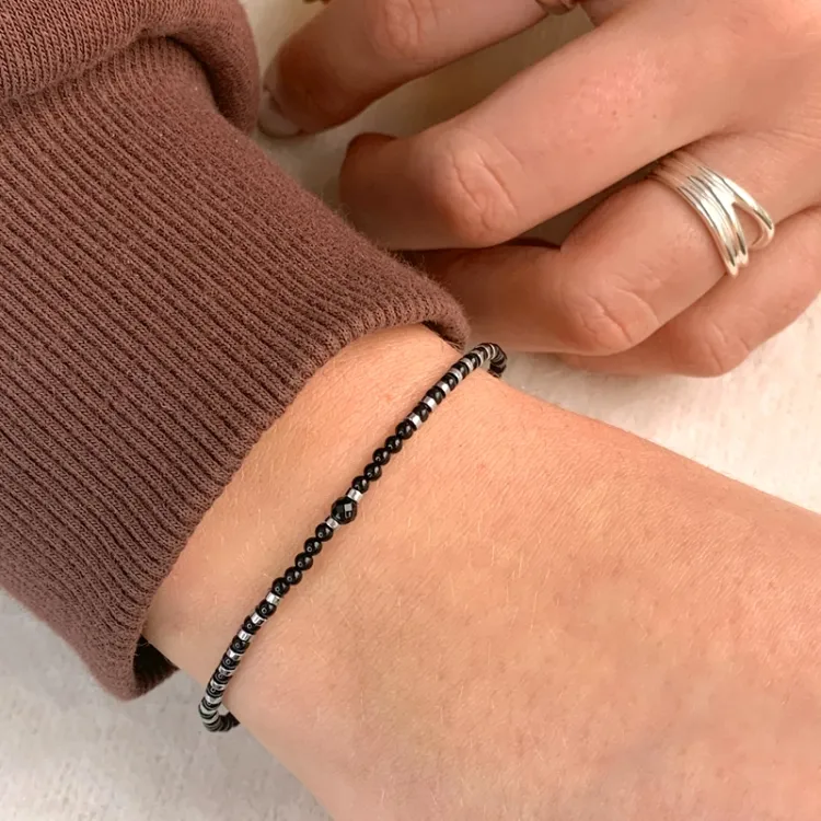kivi rannekoru  onyx-kiveä ja hematite - Loom Stones