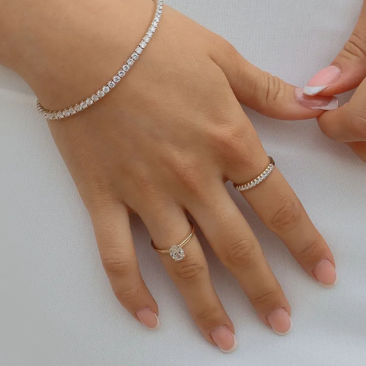 ovaali lab grown timantti solitaire-sormus 14 karaatin kultaa 1,0 ct