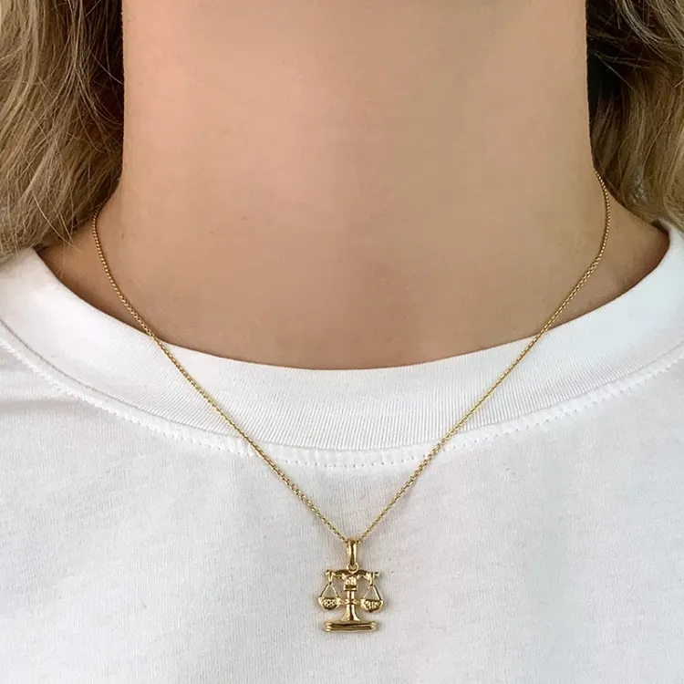 tähtikuvio vaaka riipus  8 karaatin kultaa - Gold Collection