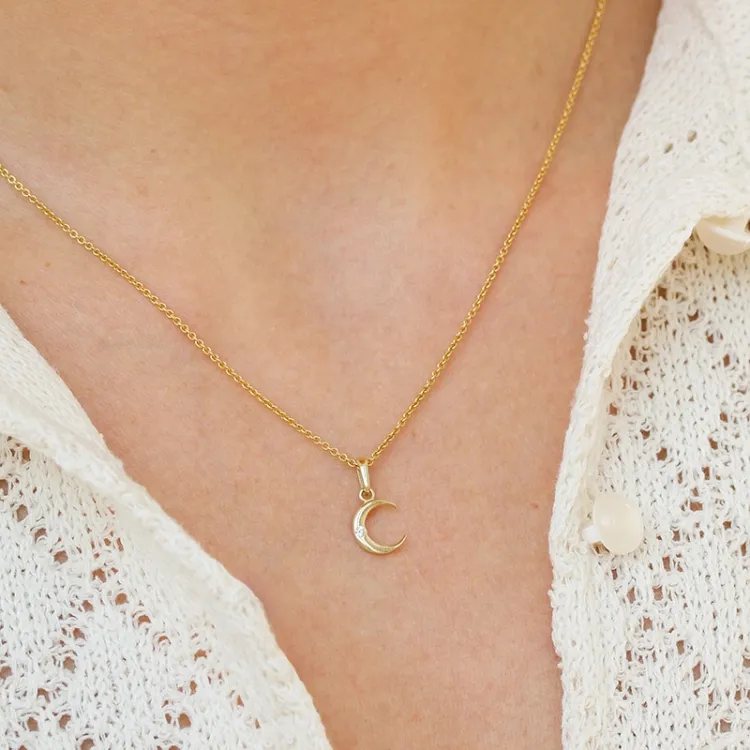 kuu zirkoni riipus  8 karaatin kultaa - Gold Collection