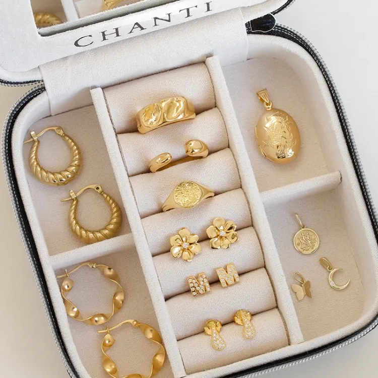 kuu zirkoni riipus  8 karaatin kultaa - Gold Collection