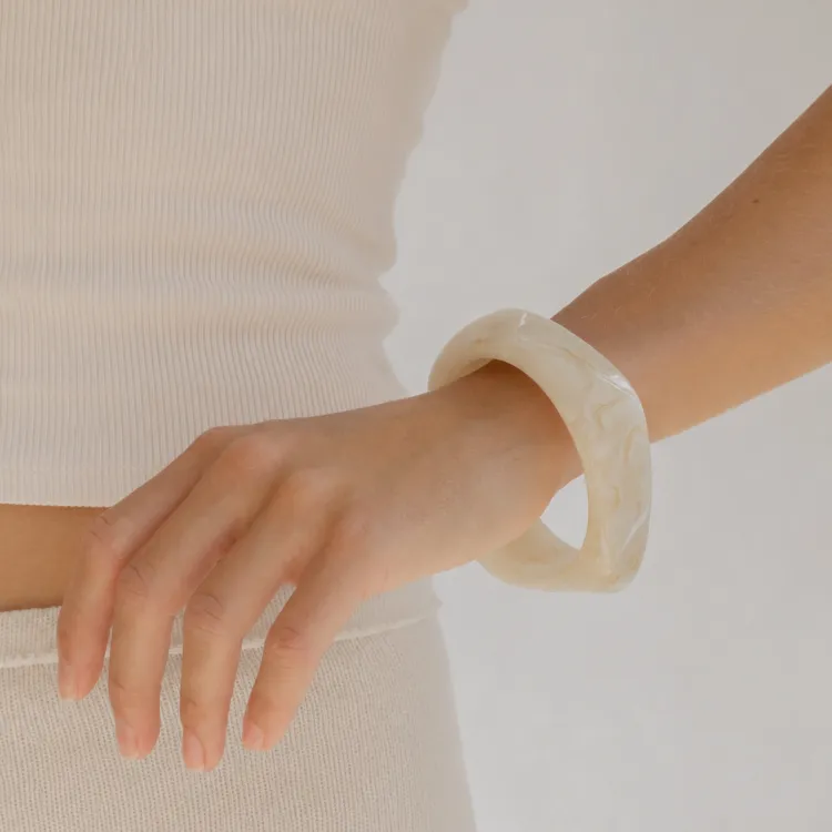 valkoinen bangle hartsi - AURA