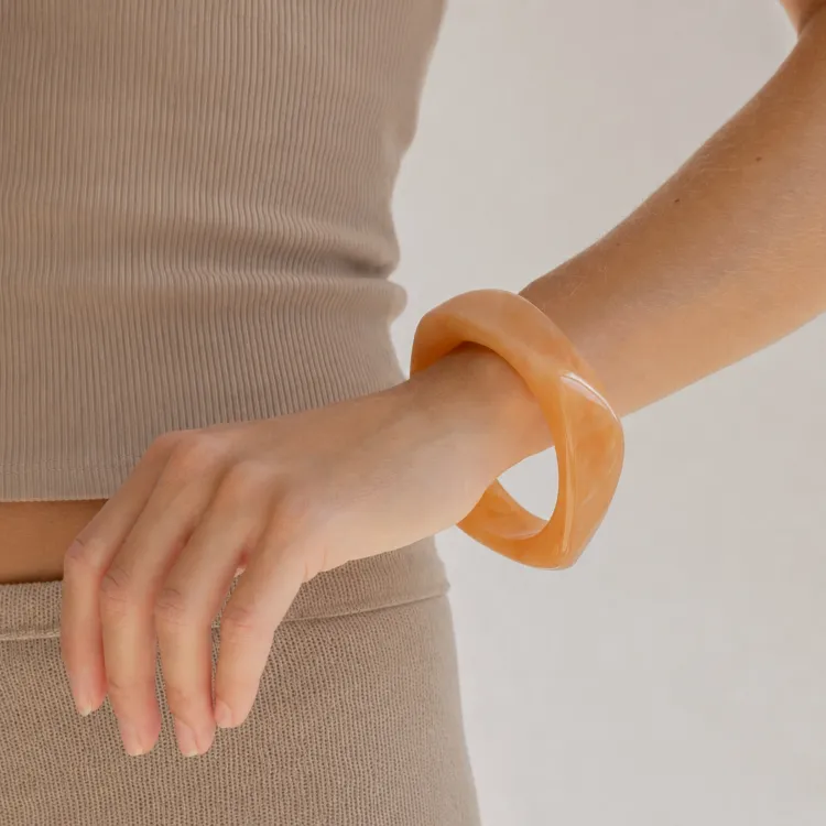 oranssinvärinen bangle hartsi - AURA