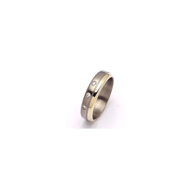 Vihkisormus titaani ja keltakulta 0,06 ct