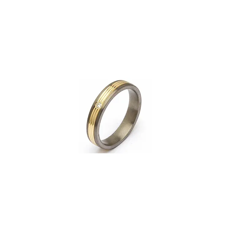 Vihkisormus titaani ja keltakulta 0,025 ct