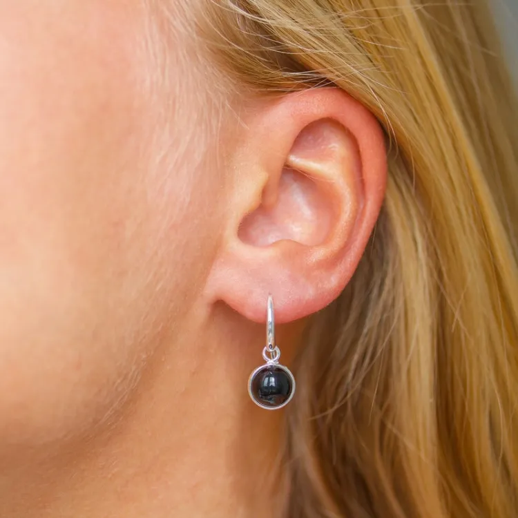 pyöreitä musta onyx korvarenkaat  hopea - Loom Stones