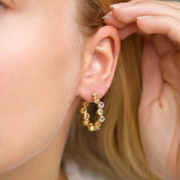 25 mm monivärisiä kivi rengaskorvakorut  kullattu hopea - Bubbly Twist