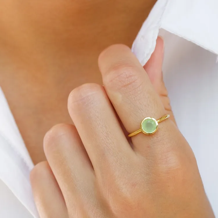 pyöreä prehnite sormus kullattua hopeaa - Loom Stones