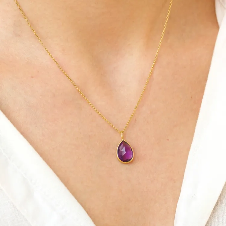 pisara lila ametisti riipus  kullattua hopeaa - Loom Stones