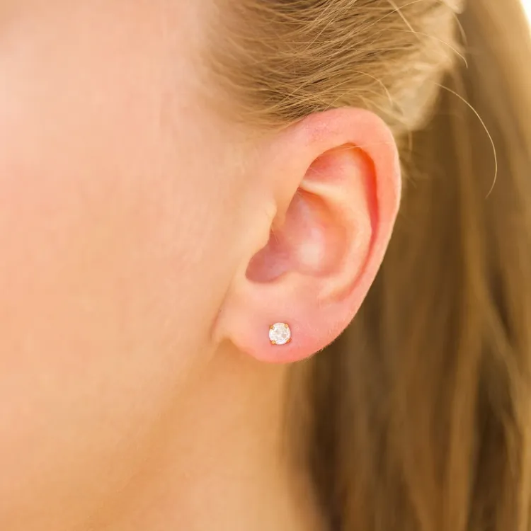 4 mm vedenkestävät zirkoni solitaire-nappikorvakorut  kullattu teräs - OCEANA