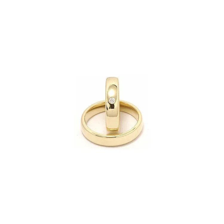 Vihkisormusta 9 karaatin kultaa 0,05 ct