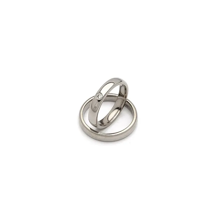 Vihkisormusta titaani 0,05 ct