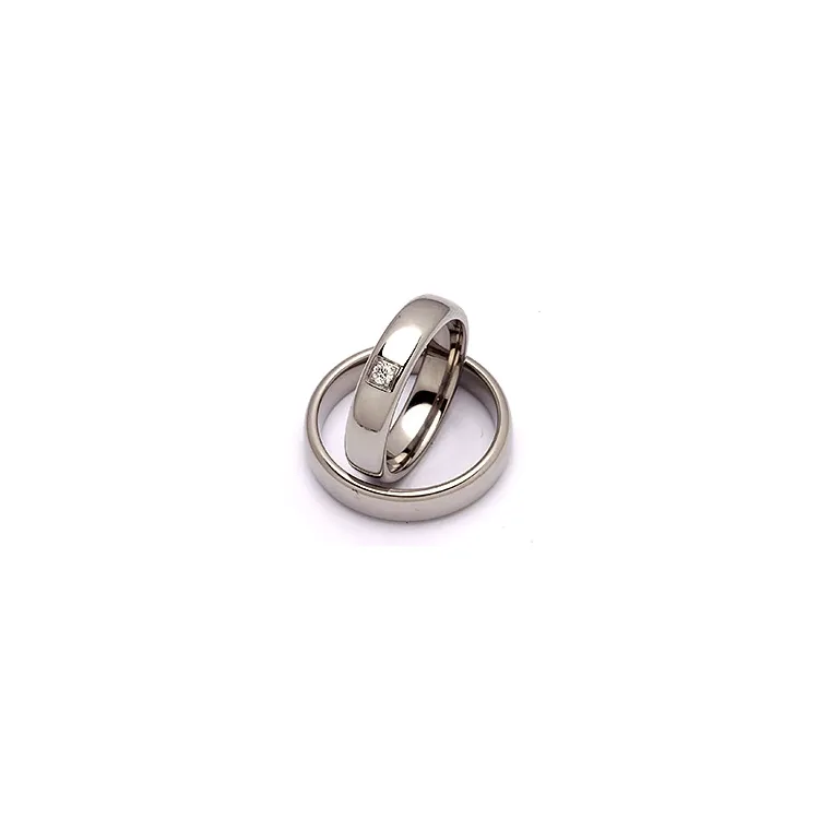 Vihkisormusta titaani 0,05 ct