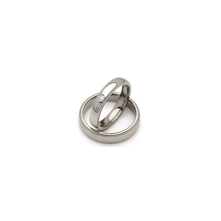 Vihkisormusta titaani 0,05 ct