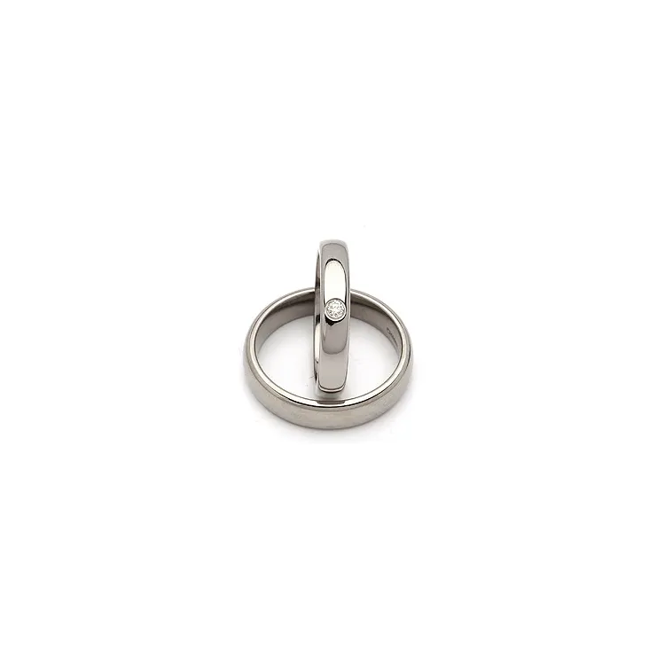 Vihkisormusta titaani 0,05 ct