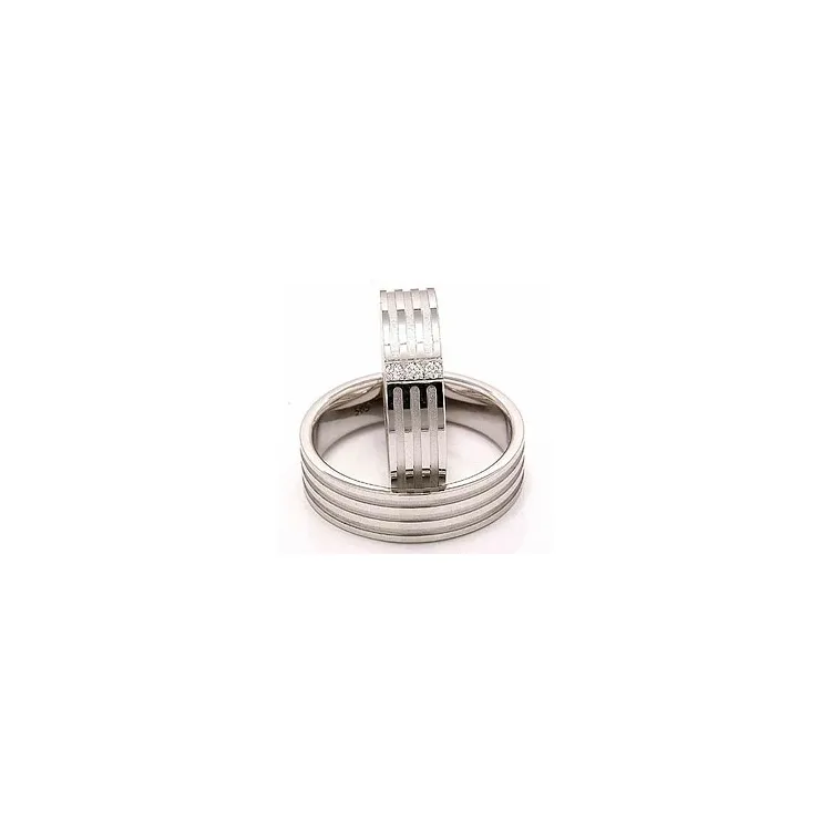 Vihkisormusta 14 karaatin valkokultaa 0,018 ct - setit