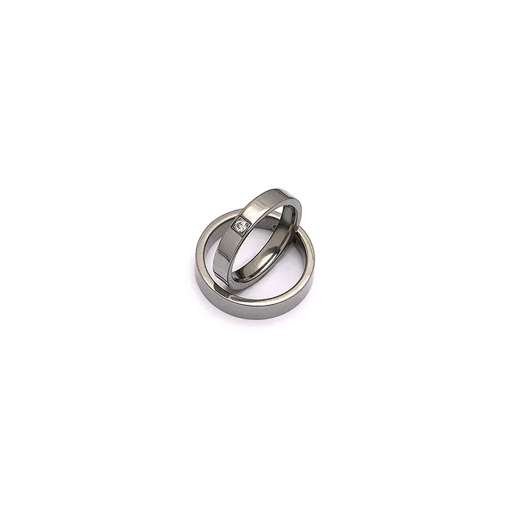 Vihkisormusta titaani 0,05 ct