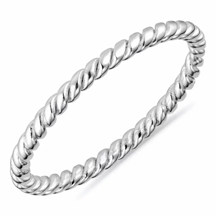 Simple Rings sormus hopeaa