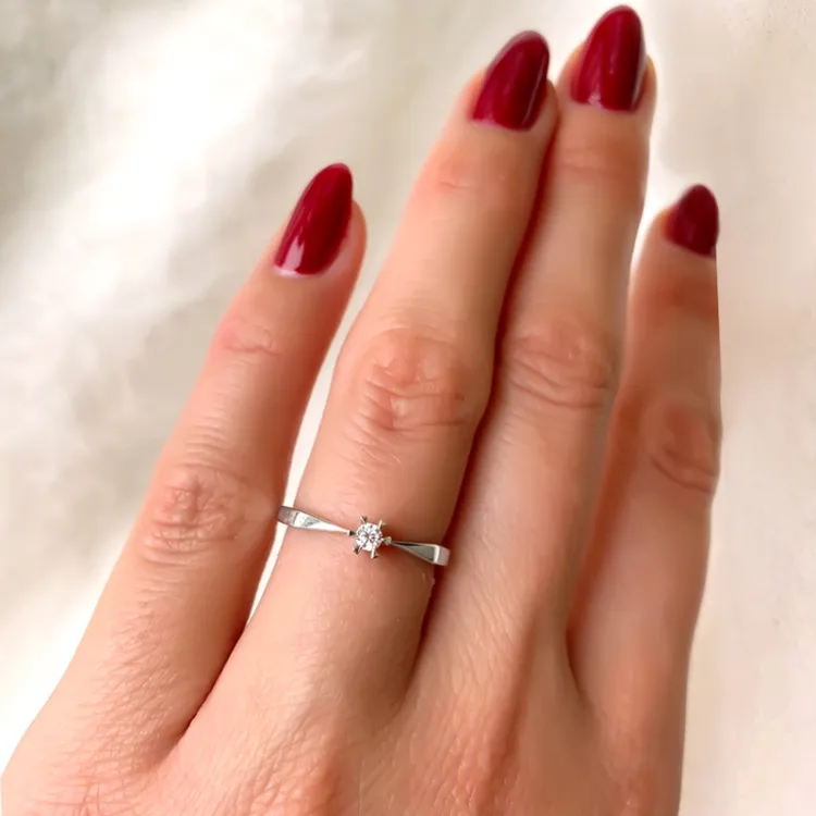 0,05 ct solitaire-sormus 14 karaatin valkokultaa 0,05 ct