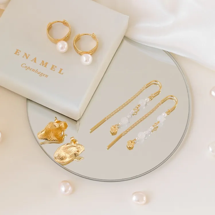 Enamel Sofia ketjukorvakorut  kullattua hopeaa