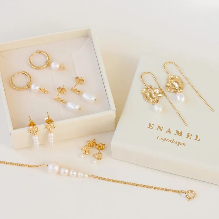 Enamel Kai Pearl helmi ketjukorvakorut  kullattua hopeaa