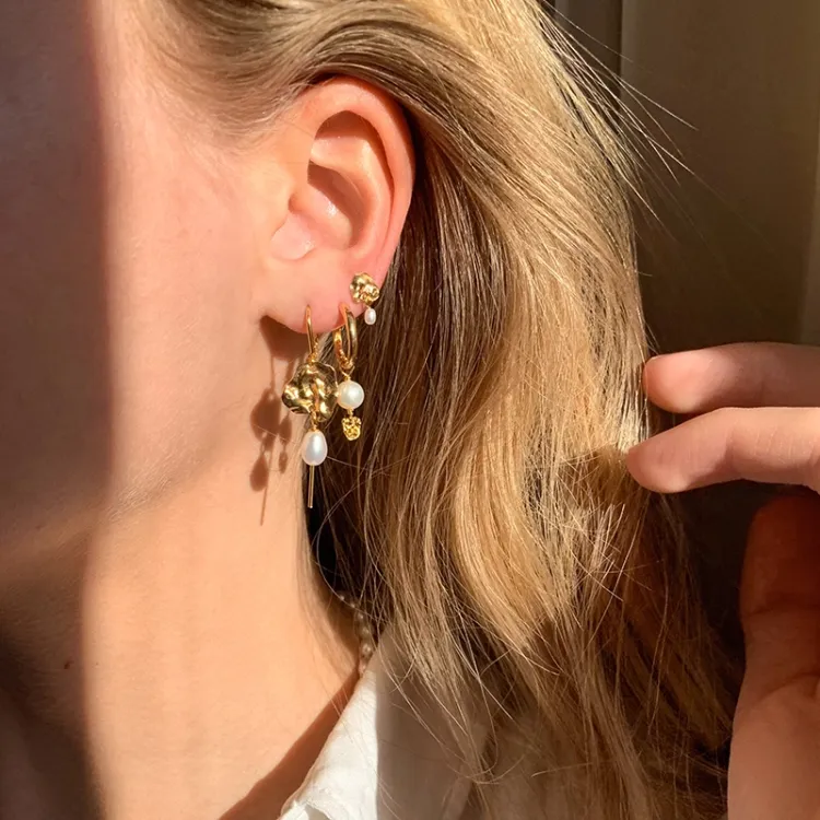 Enamel Kai Pearl helmi ketjukorvakorut  kullattua hopeaa