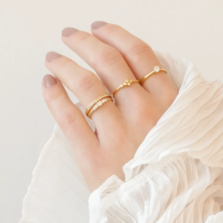 kapea valkoinen zirkoni sormus 9 karaatin kultaa - Gold Collection