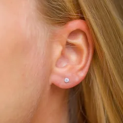 3 mm korvarenkaat 14 karaatin valkokultaa kanssa zirkonia