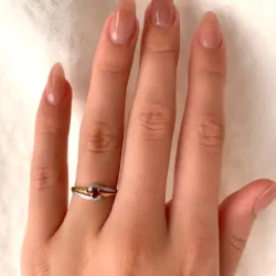 punainen sormus 9 karaatin kultaa kanssa rodium